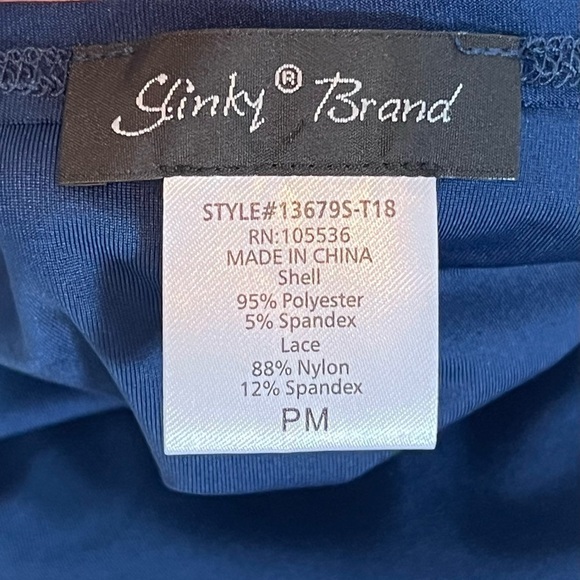 ⭐️Slinky Brand, What a Gorgeous Blouse! Tatted Lace Edging, Sexy, Size MP - Picture 4 of 8